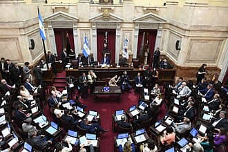 El Senado otorga media sanción a la reforma laboral en medio de fuerte tensión política y social